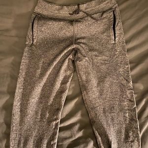 Engineered joggers for women size 6 in grey!